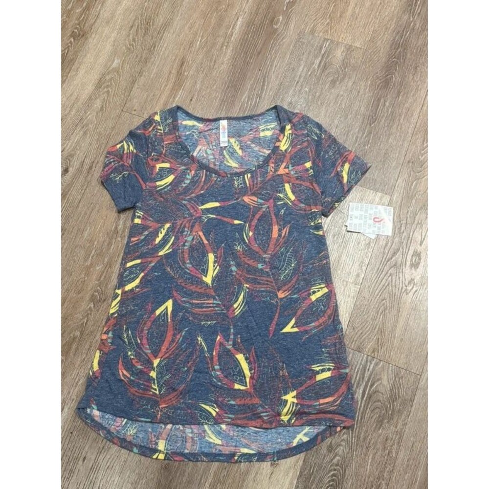 NWT LuLaRoe Classic Tee Small S Feather Print Short Sleeve Tunic Top Scoop Neck
